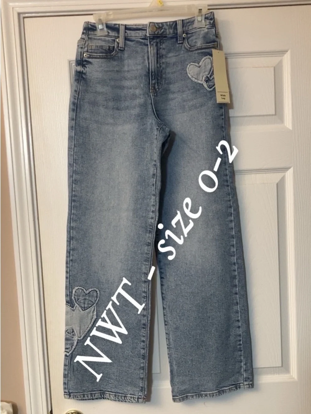 Live show items with starting bids of $7